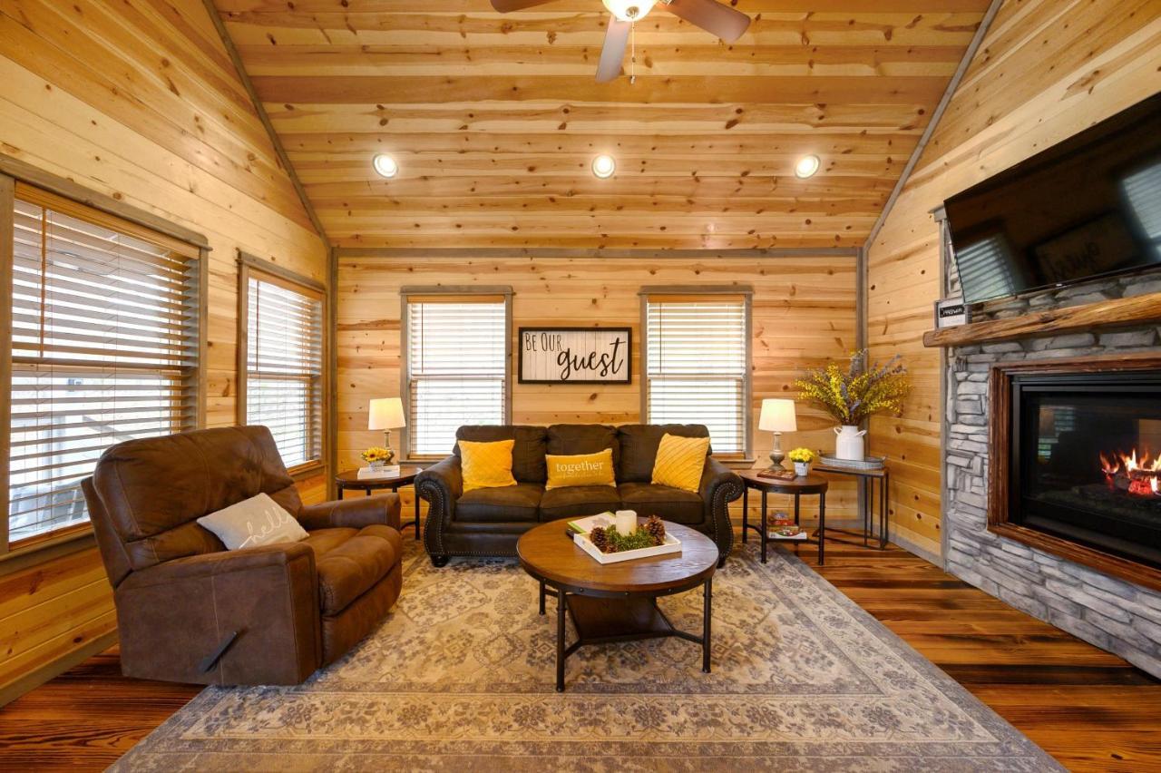 Convenient Romantic Hot Tub Bbq 3-Night Special! Broken Bow Exterior foto